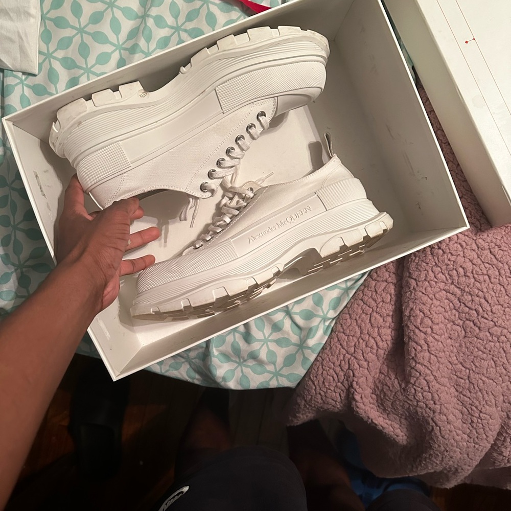 They are like new I’ve worn them 3 times